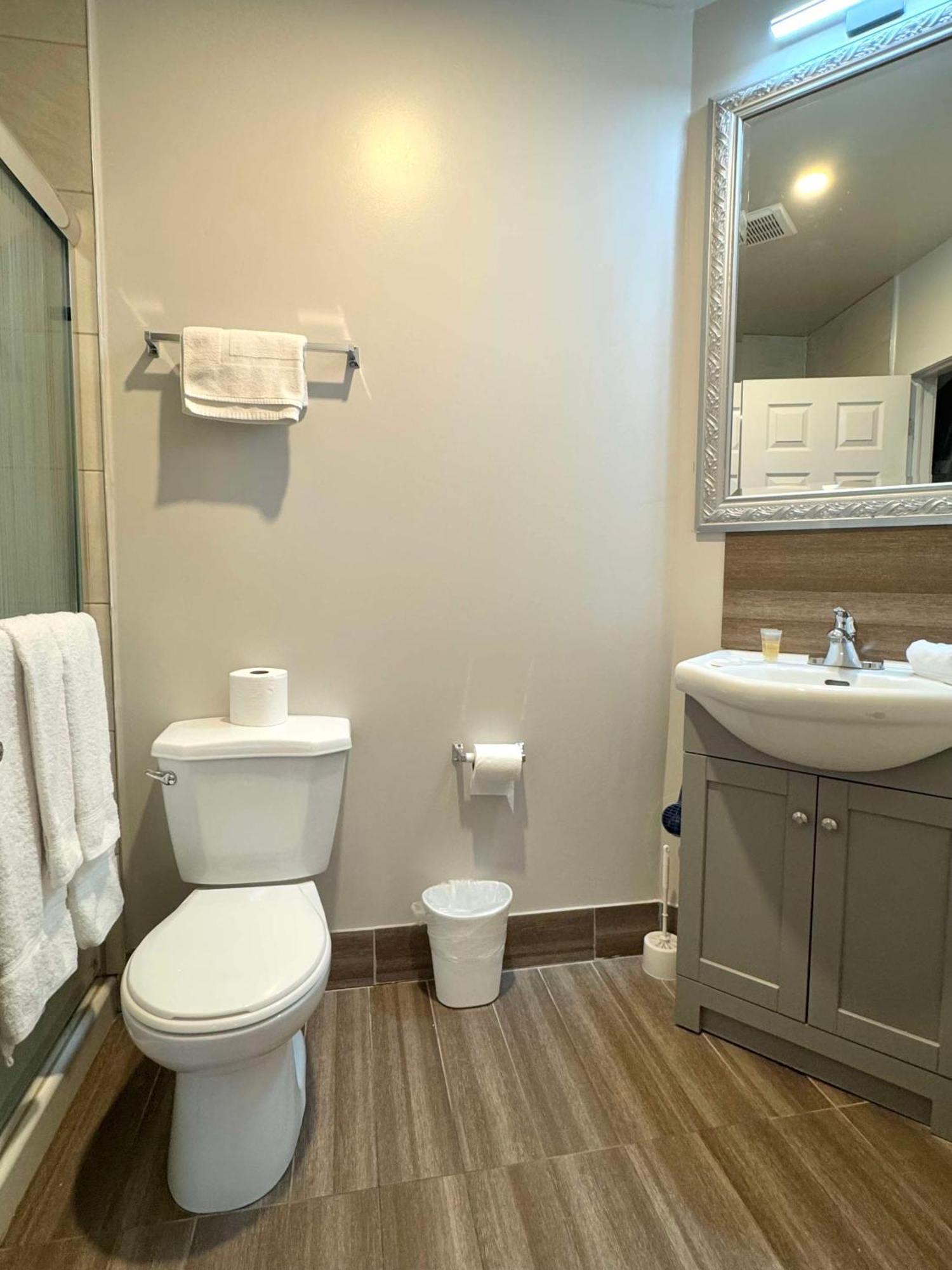 Big Bird Inn Wawa, Surestay Collection By Best Western ภายนอก รูปภาพ